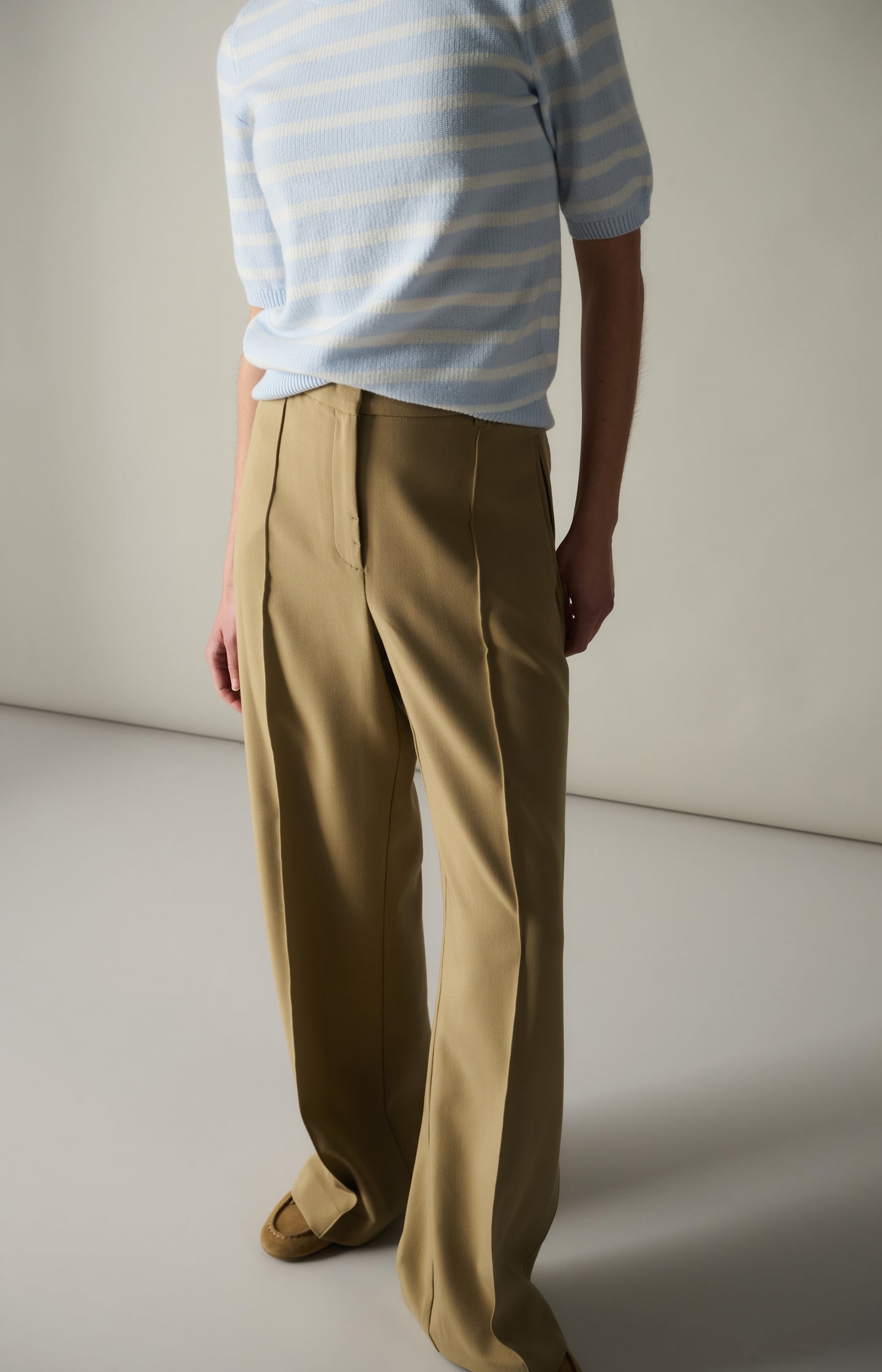 Woven trousers with wide legs and stitched details - Brown