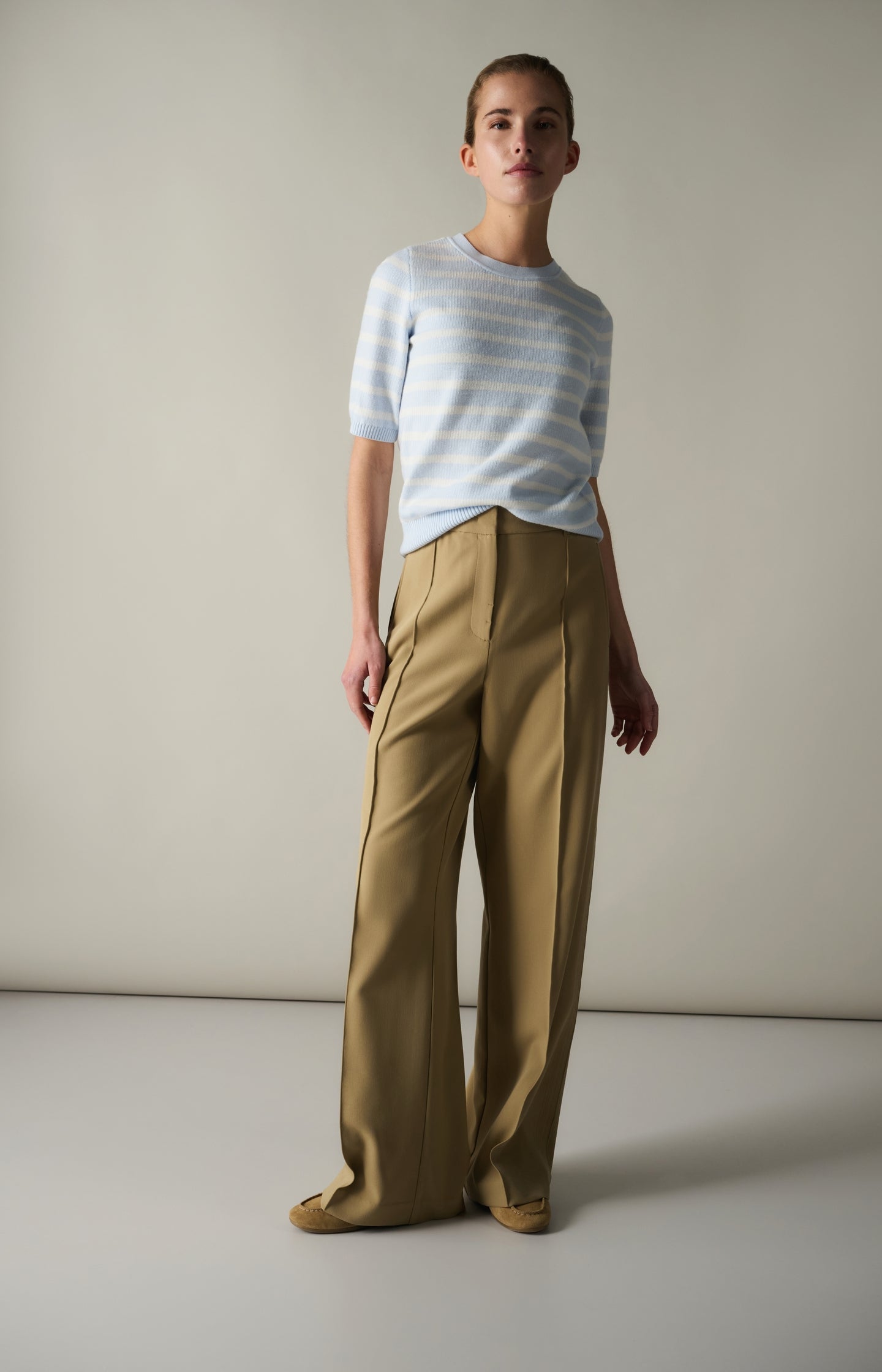 Woven trousers with wide legs and stitched details - Brown