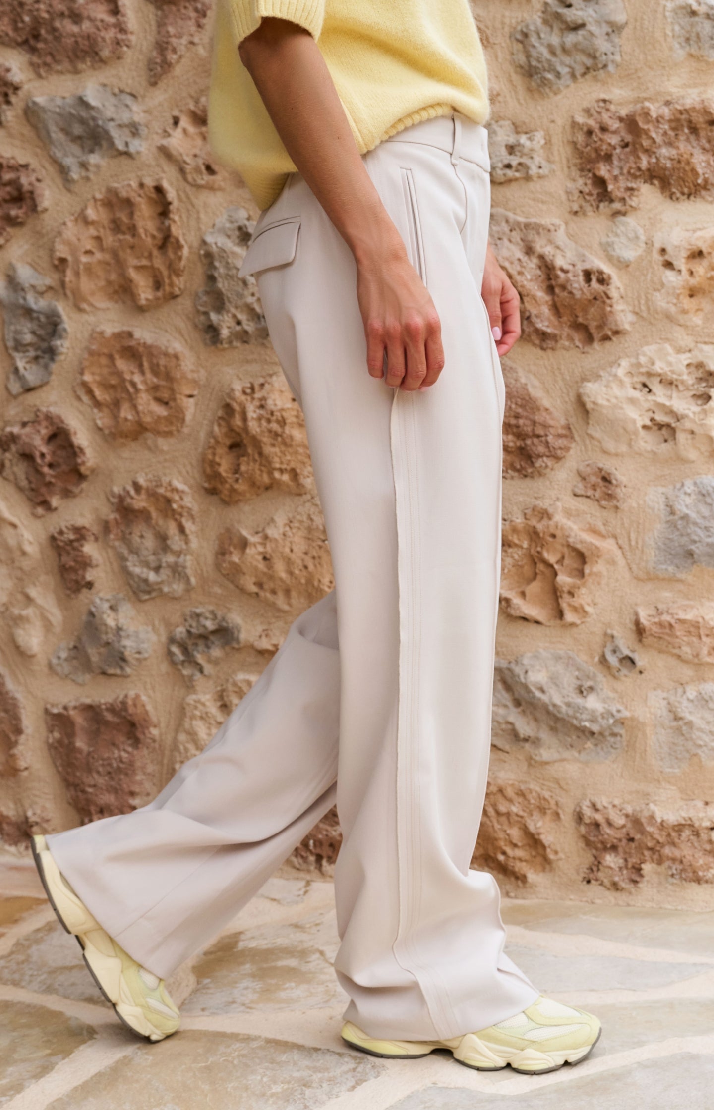 Woven trousers with wide legs and stitched details - Beige