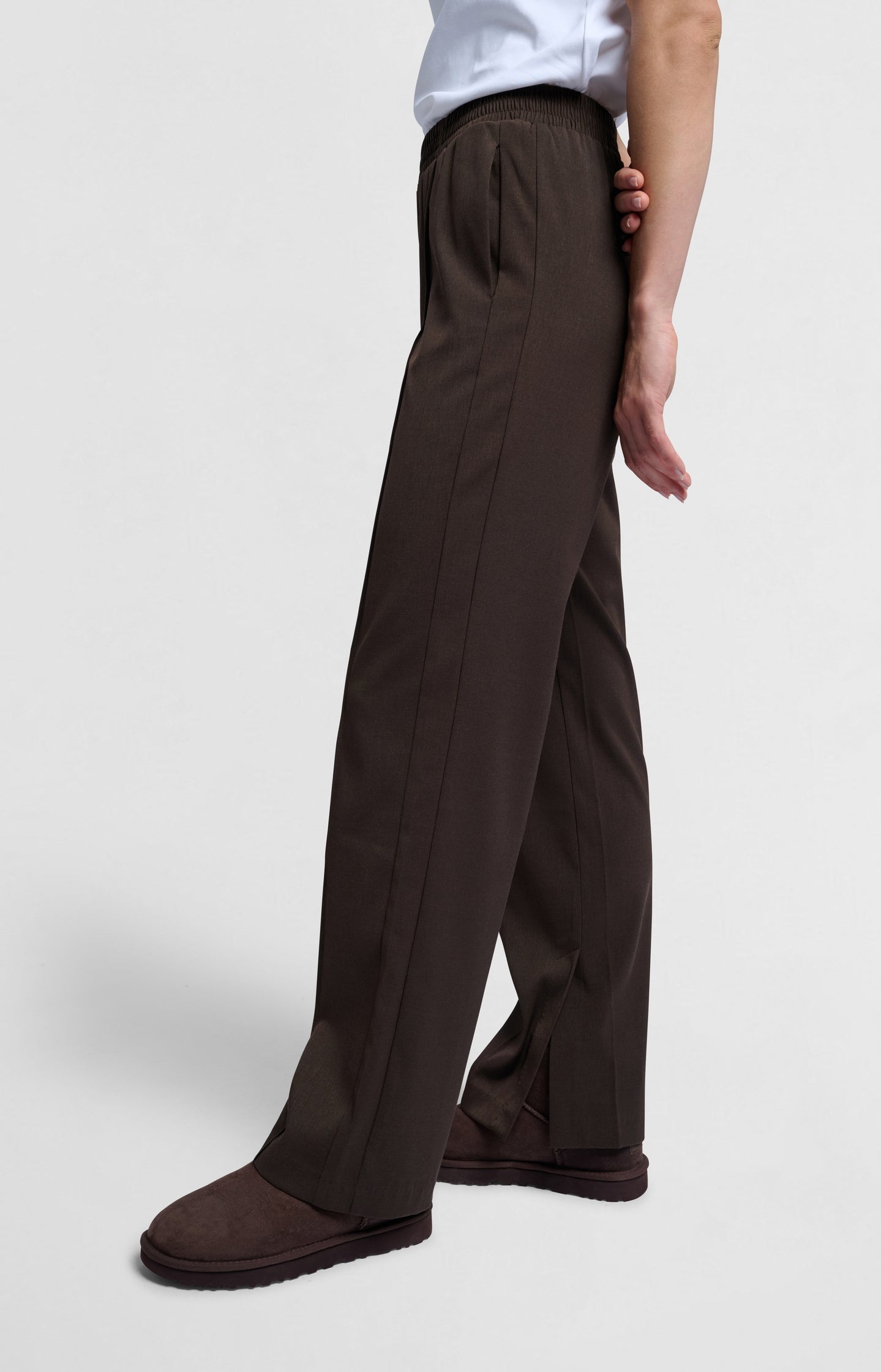 Woven trousers with wide legs, side slit and waistband