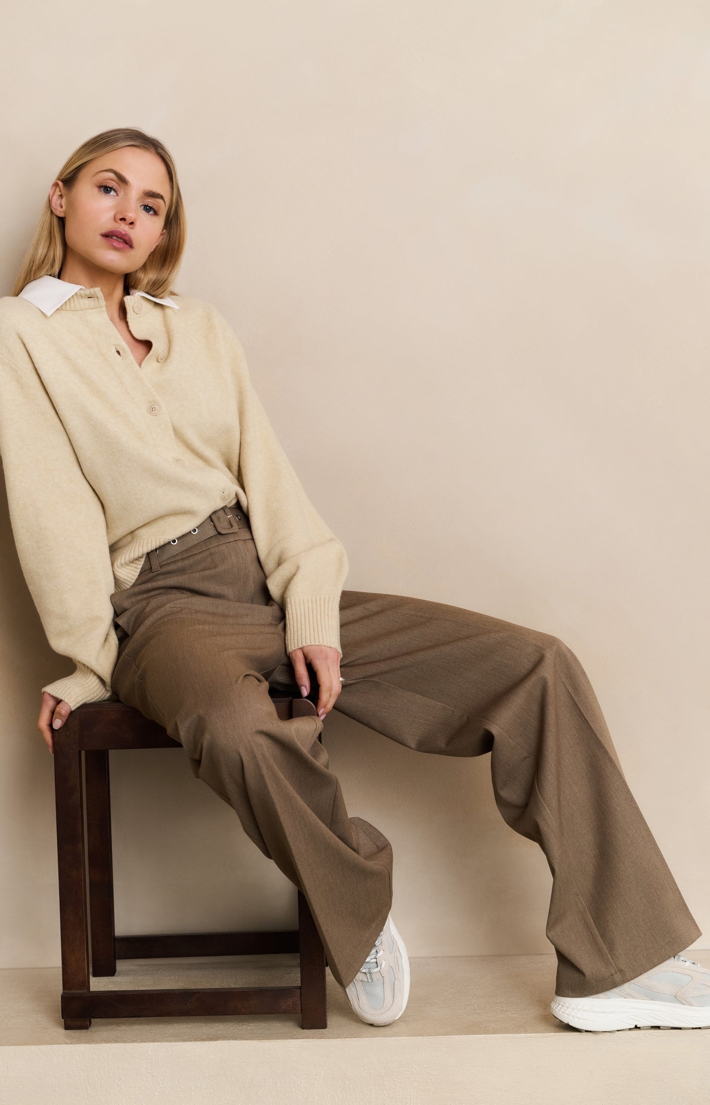 Woven wide leg trousers with belt - Type: lookbook
