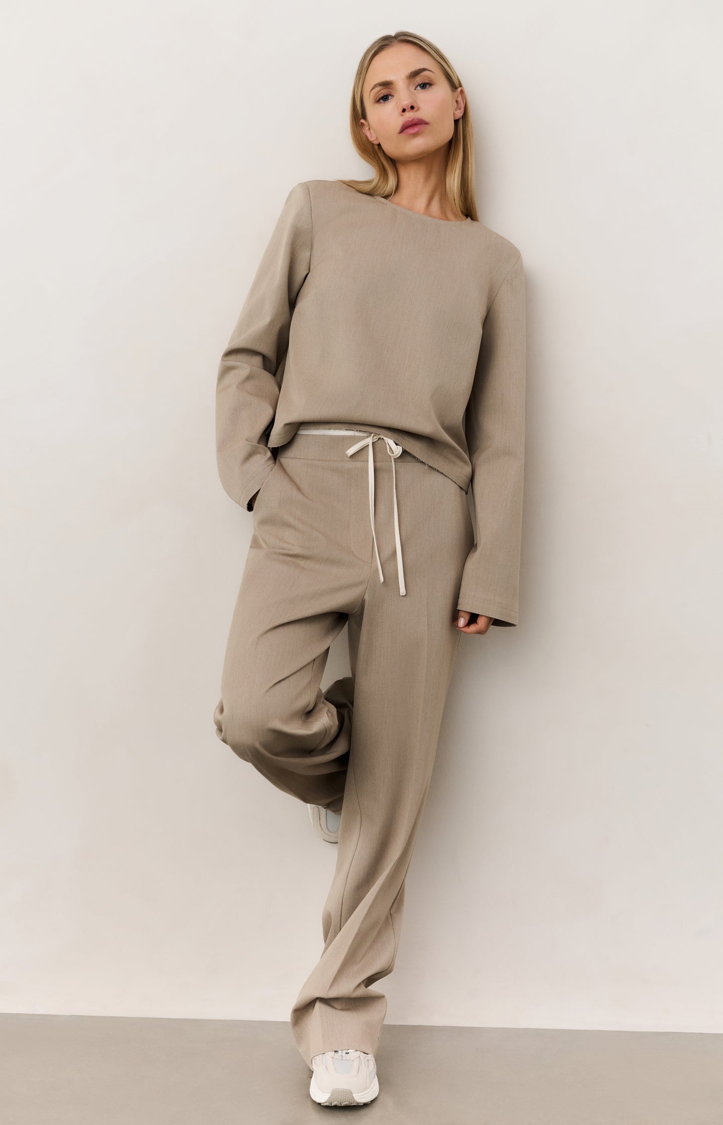 Woven wide leg trousers with contrast waistband