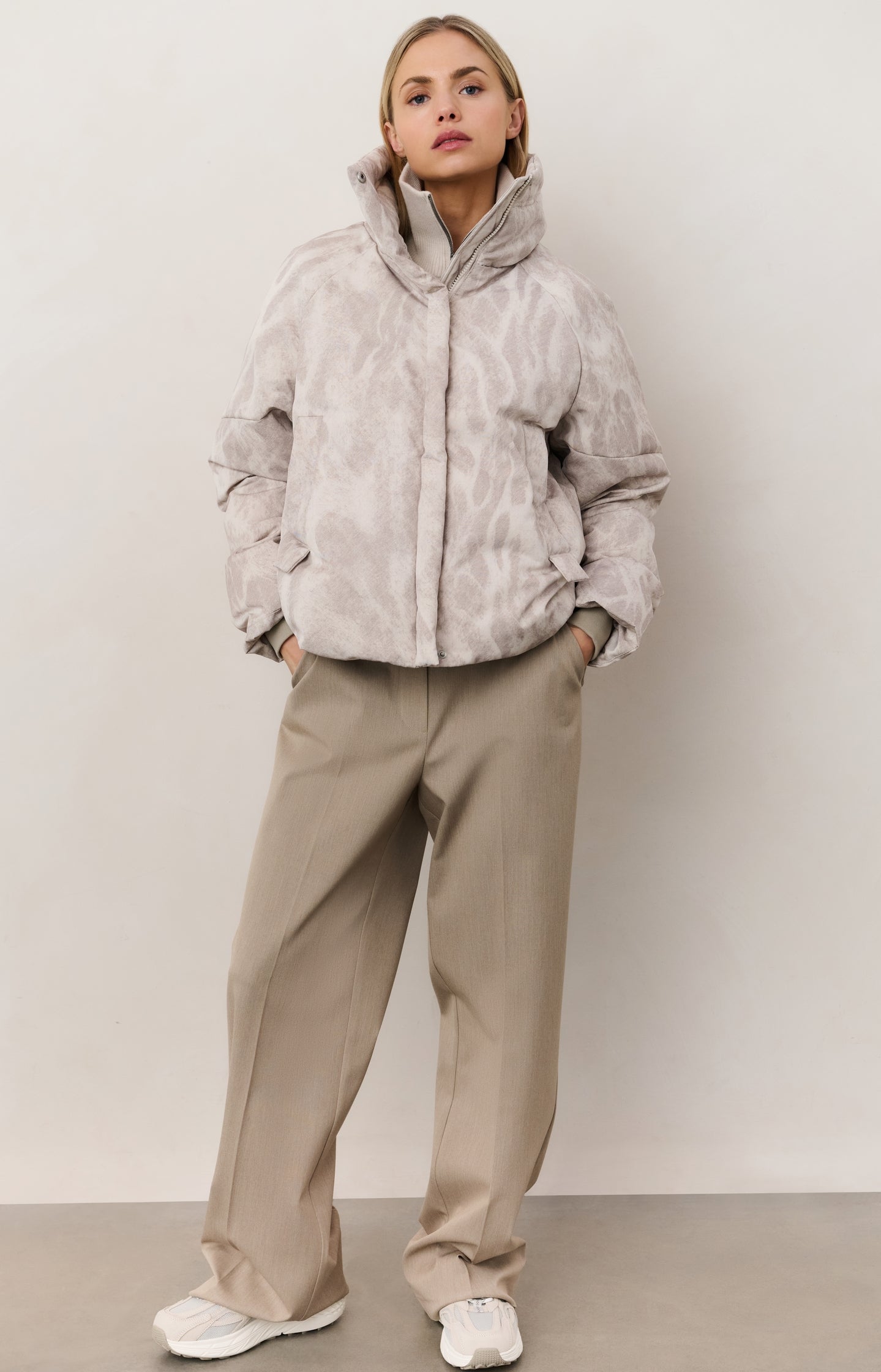Woven wide leg trousers with contrast waistband
