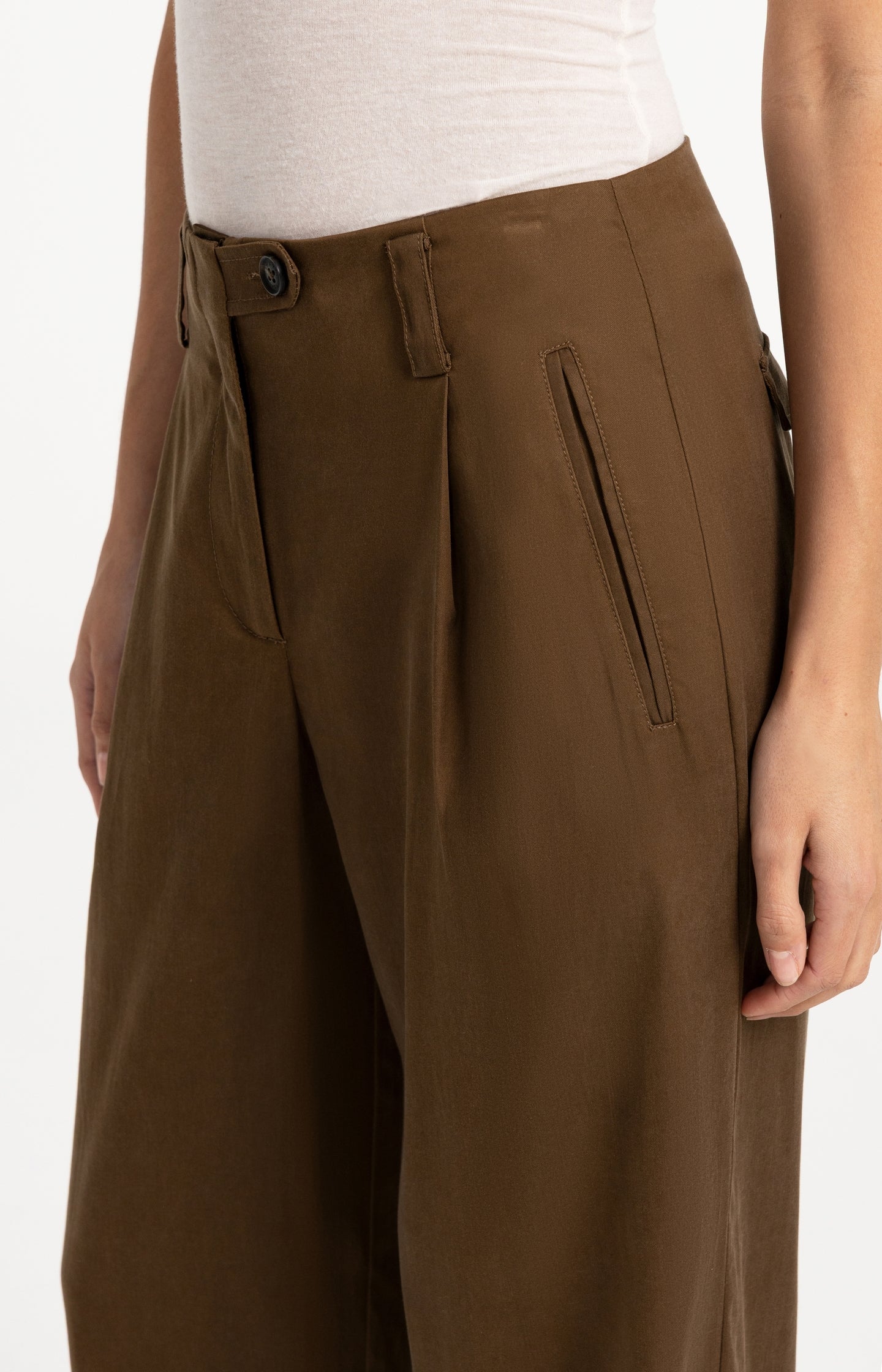 Woven wide-leg trousers with pleat detail