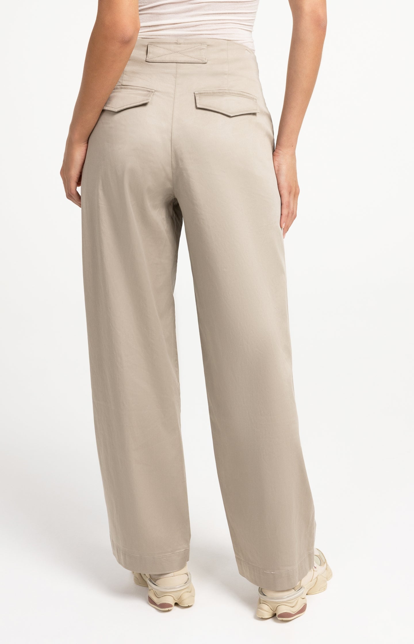 Woven wide-leg trousers with pleat detail
