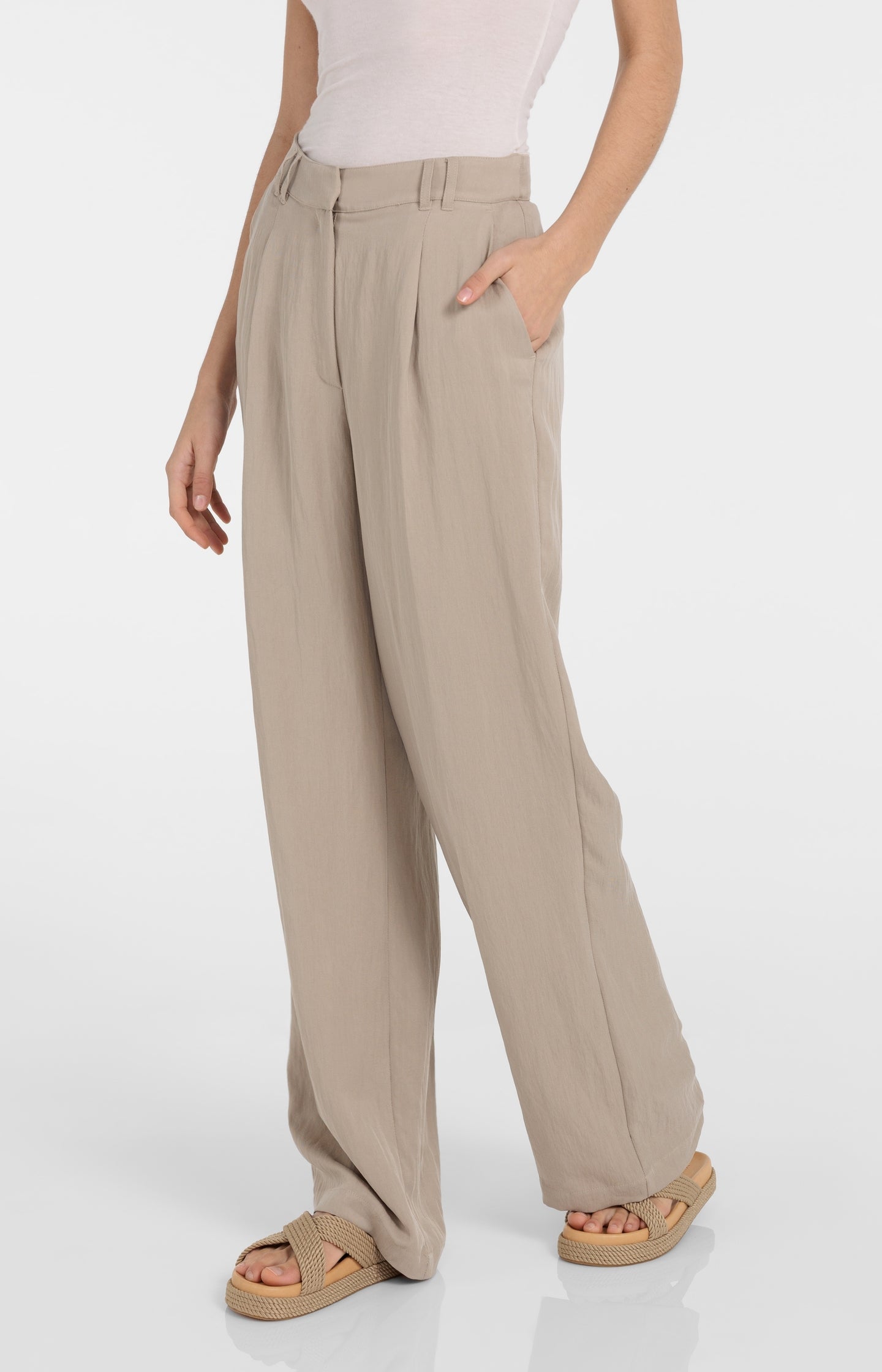 Woven wide leg trousers with pleats (L32)