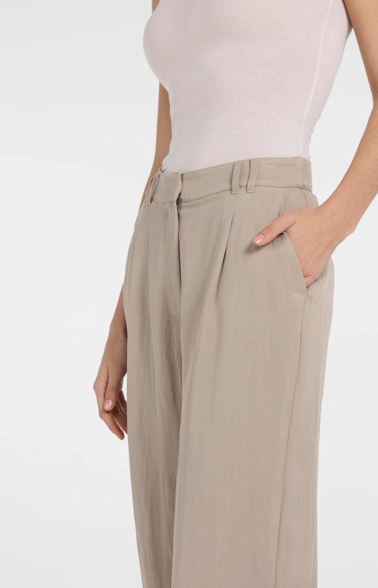 Woven wide leg trousers with pleats (L32)