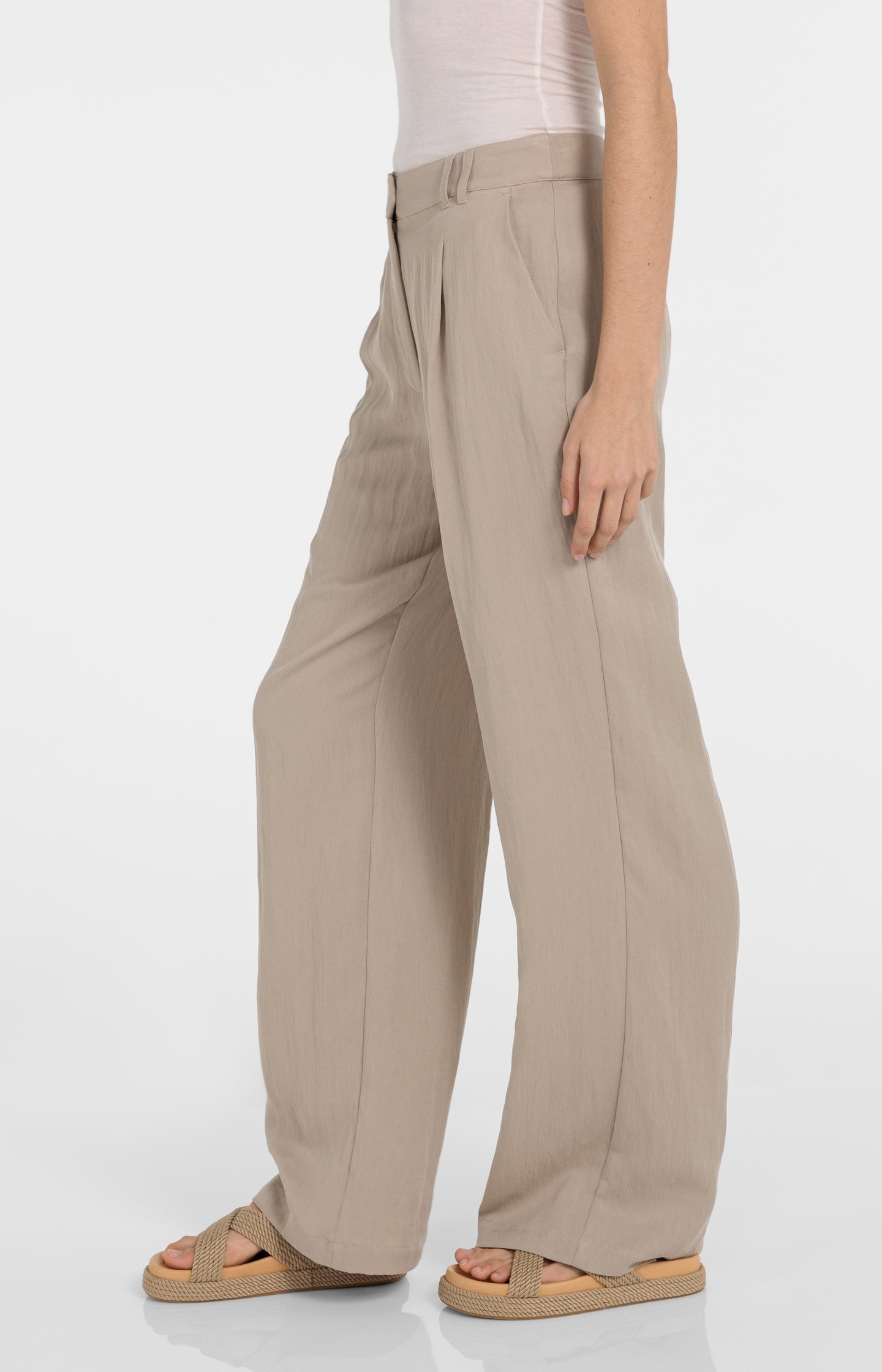Woven wide leg trousers with pleats (L32)