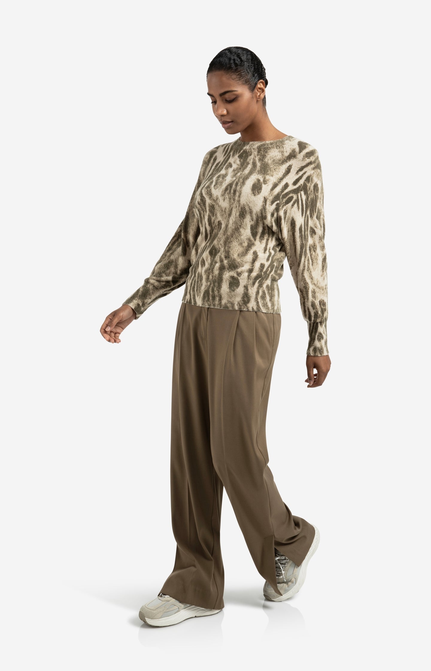 Woven wide leg trousers with pocket detail and slit