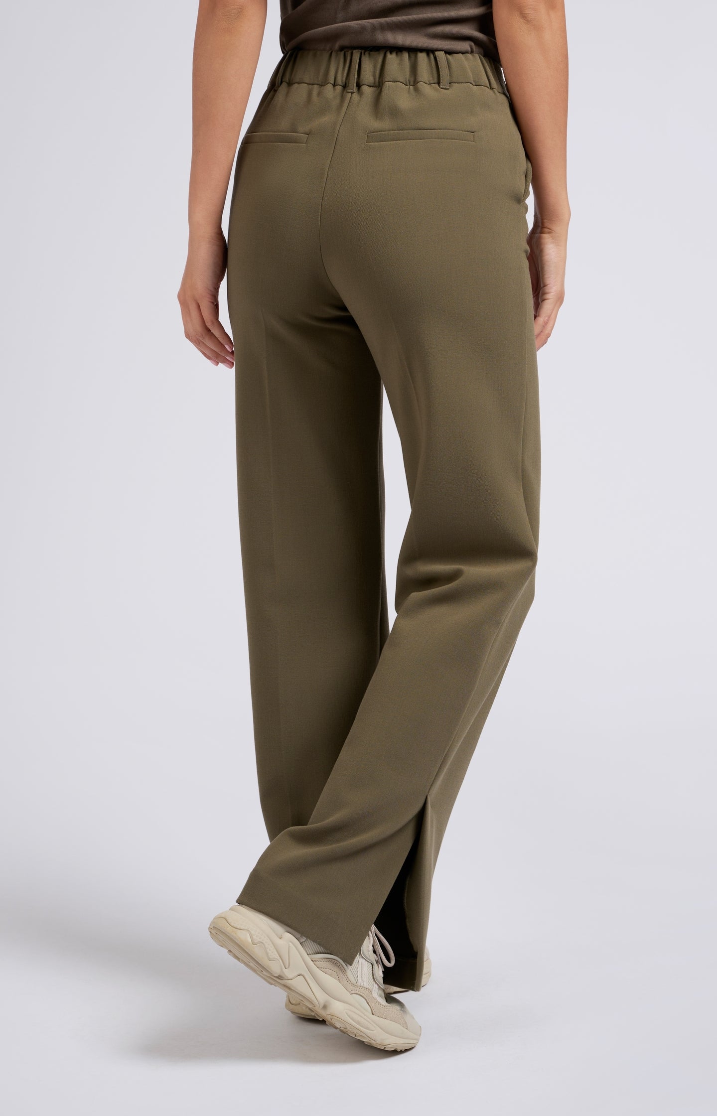 Woven wide pants with elastic waist and split