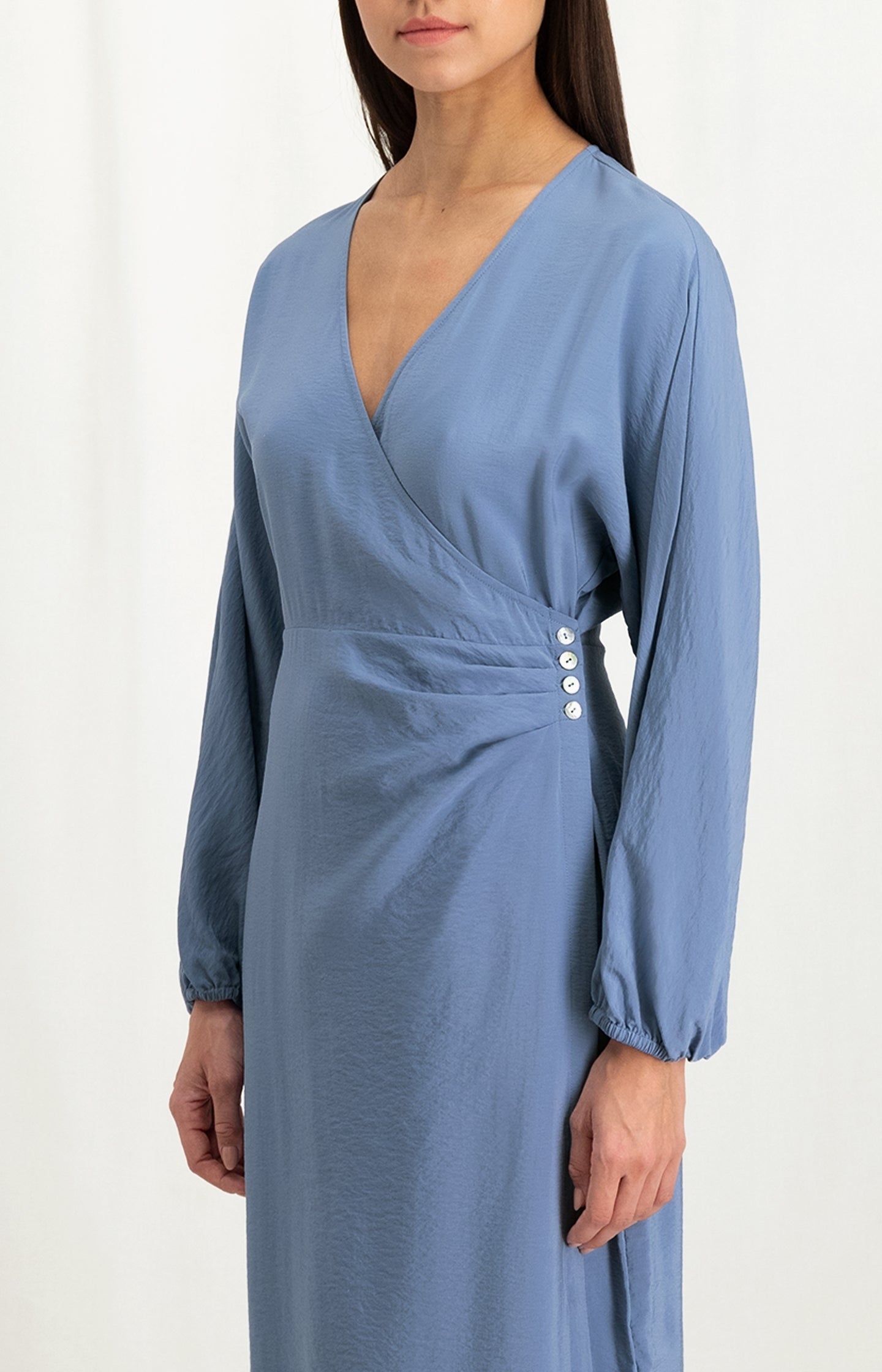 Wrap dress with V-neck, long balloon sleeves and buttons - Type: lookbook