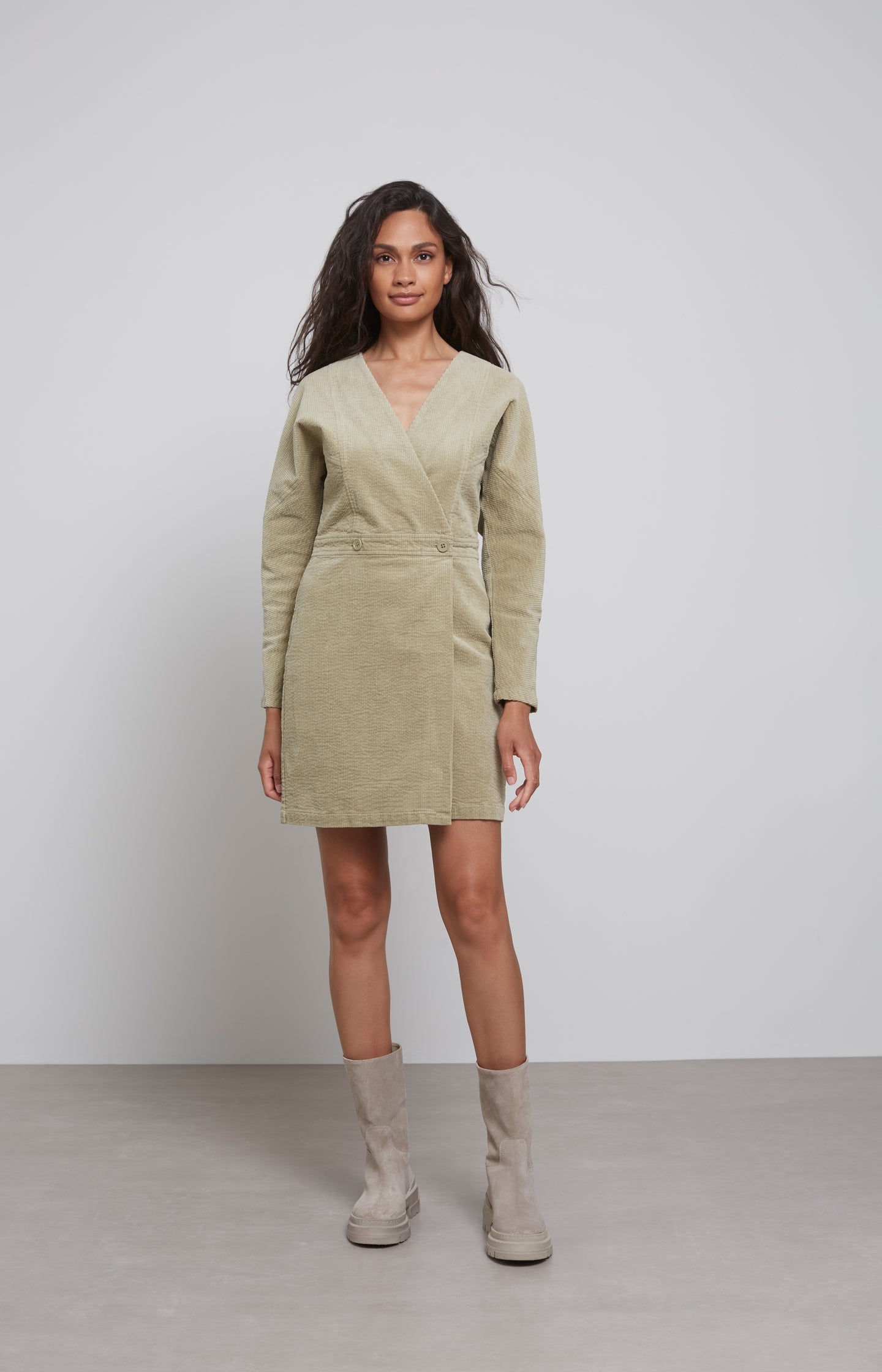 Wrap dress with V-neck, long sleeves and seam details - Type: lookbook