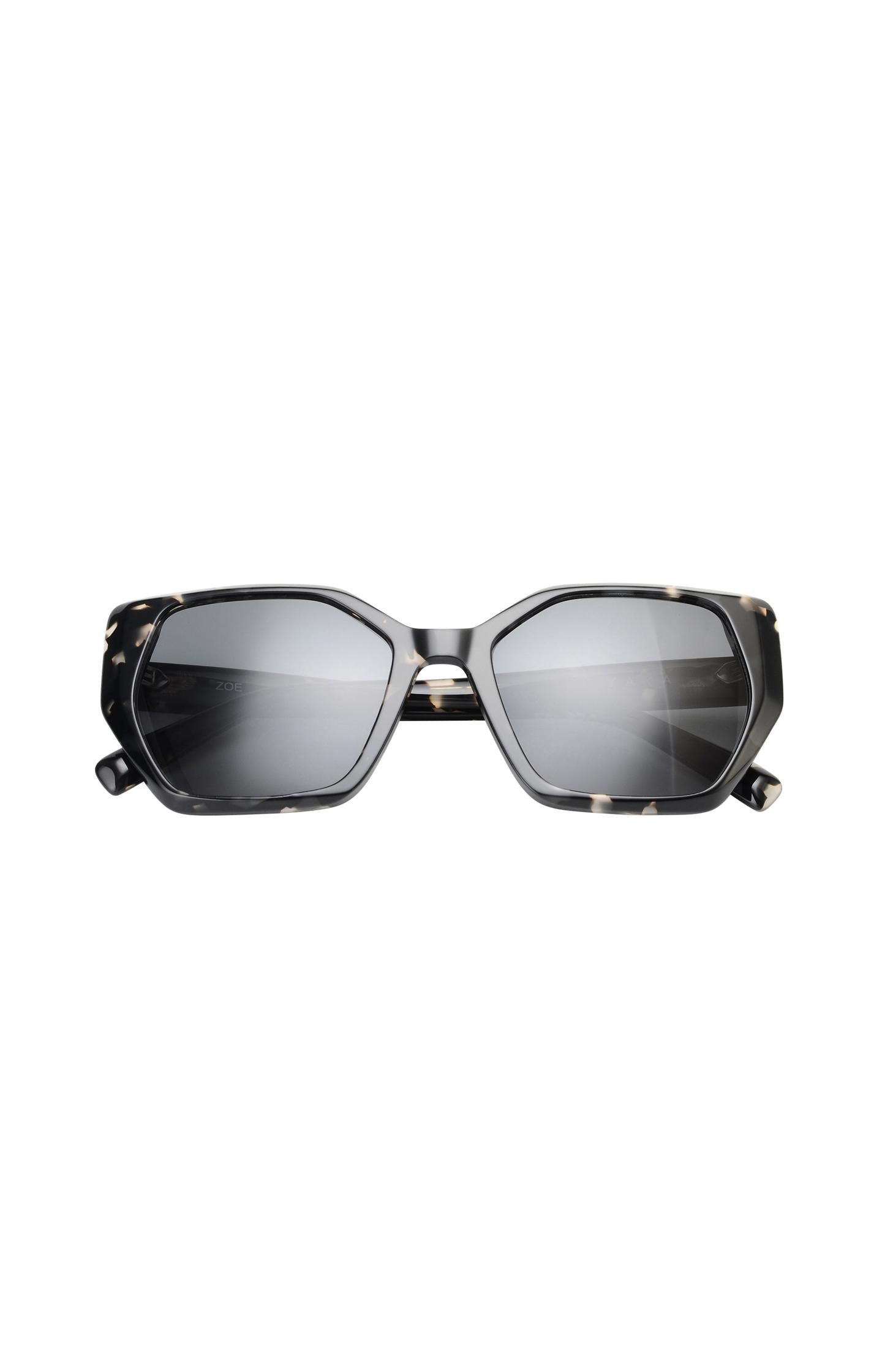 Zoe sunglasses with hexagonal design with dark lenses