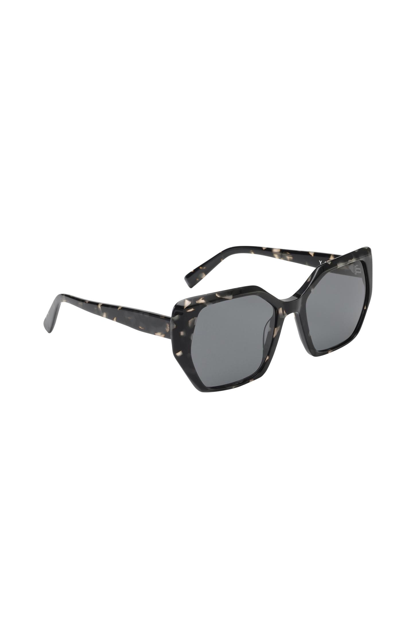 Zoe sunglasses with hexagonal design with dark lenses