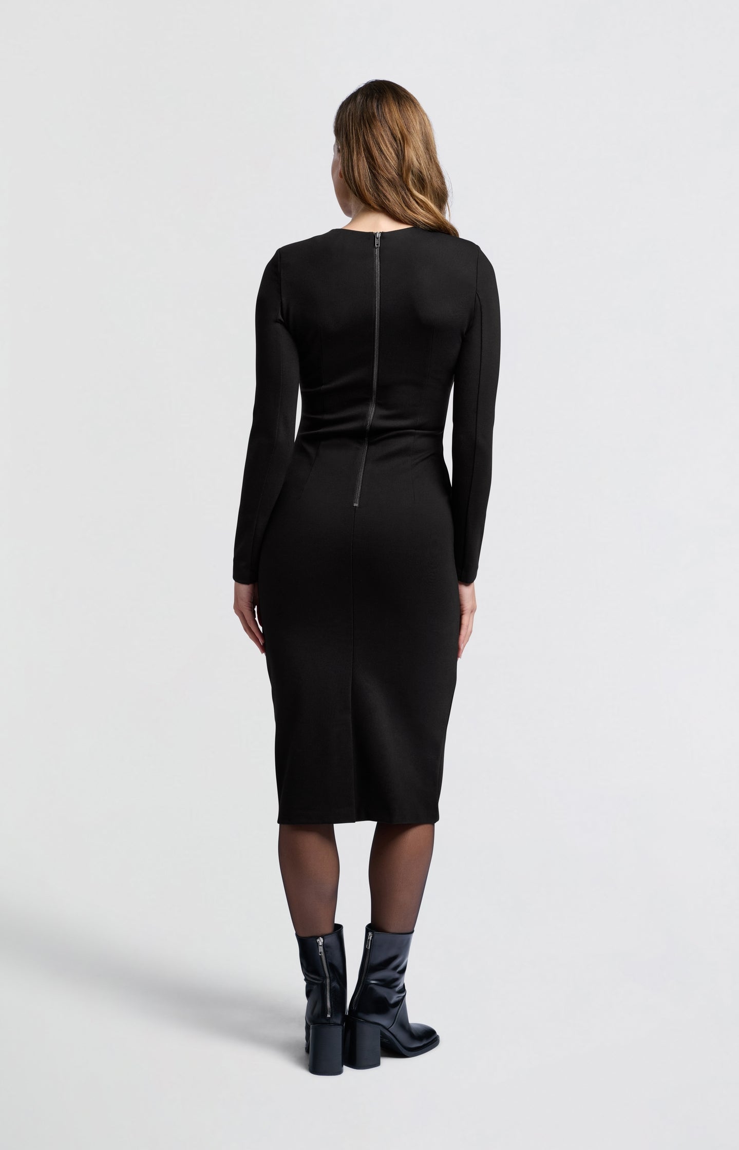 Black midi dress with round neckline and long sleeves - Type: lookbook